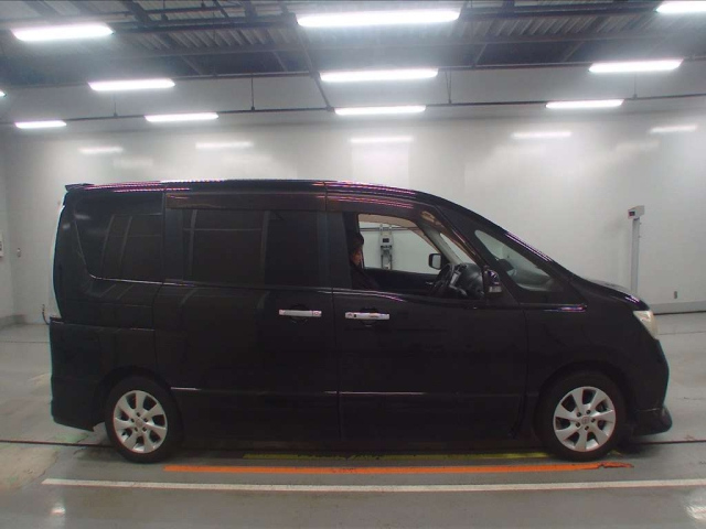 NISSAN SERENA 2011