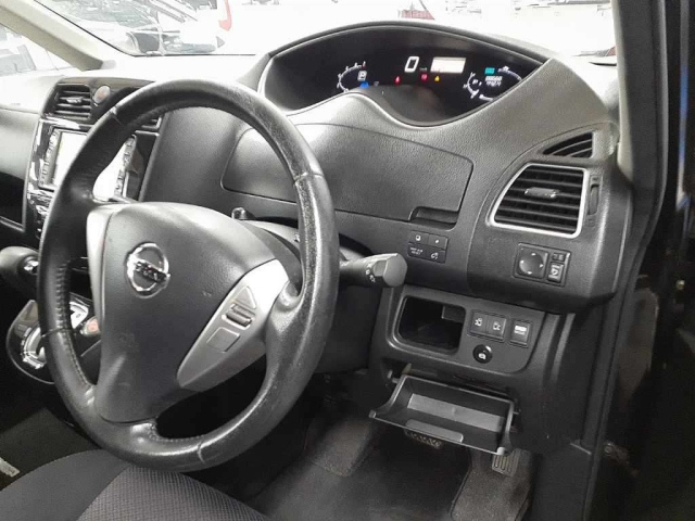 NISSAN SERENA 2011