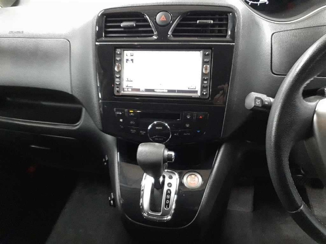 NISSAN SERENA 2011