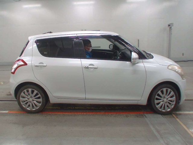 SUZUKI SWIFT 2012
