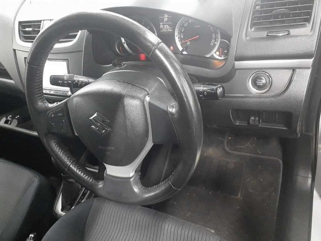 SUZUKI SWIFT 2012