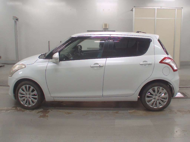 SUZUKI SWIFT 2012