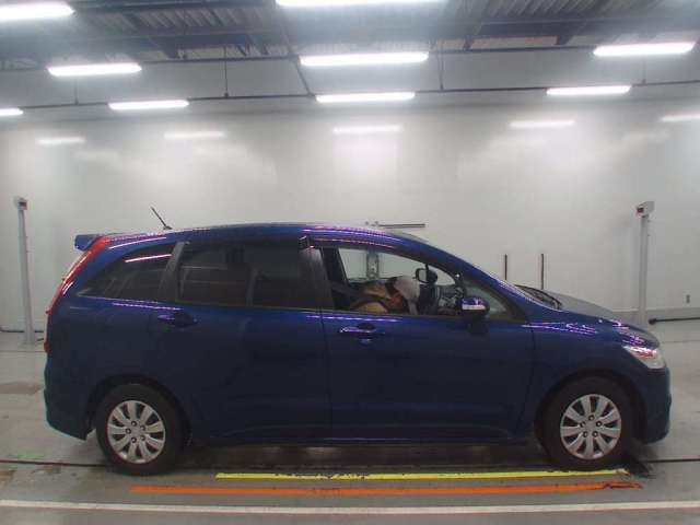 HONDA STREAM 2011