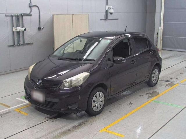 TOYOTA VITZ 2013