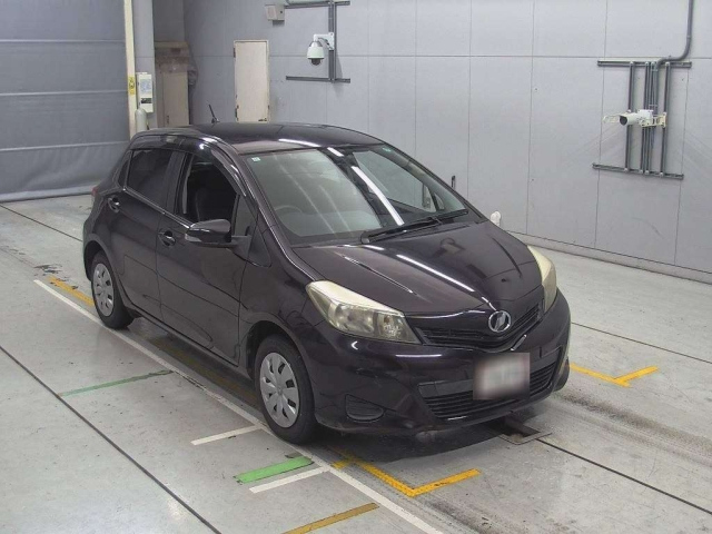 TOYOTA VITZ 2013