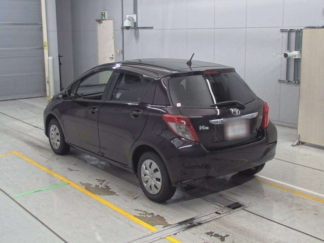 TOYOTA VITZ 2013