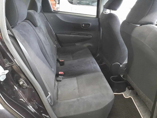 TOYOTA VITZ 2013
