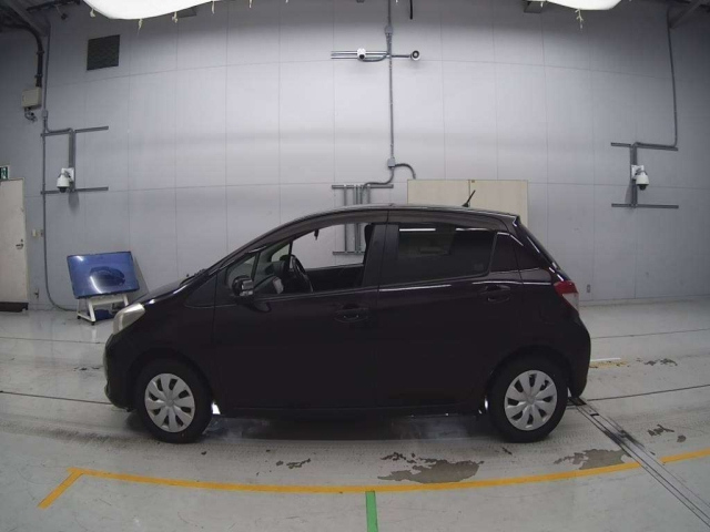 TOYOTA VITZ 2013
