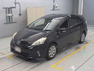 TOYOTA PRIUS ALPHA 2013