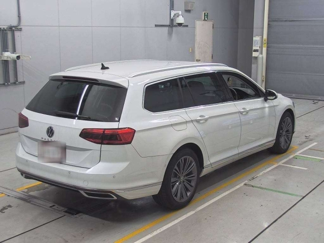 VOLKSWAGEN PASSAT VARIANT 2022
