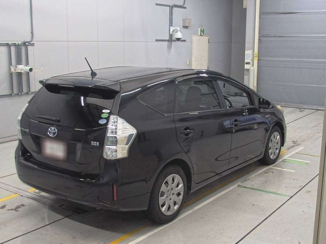 TOYOTA PRIUS ALPHA 2013