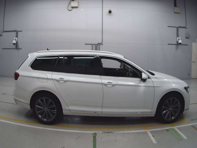 VOLKSWAGEN PASSAT VARIANT 2022