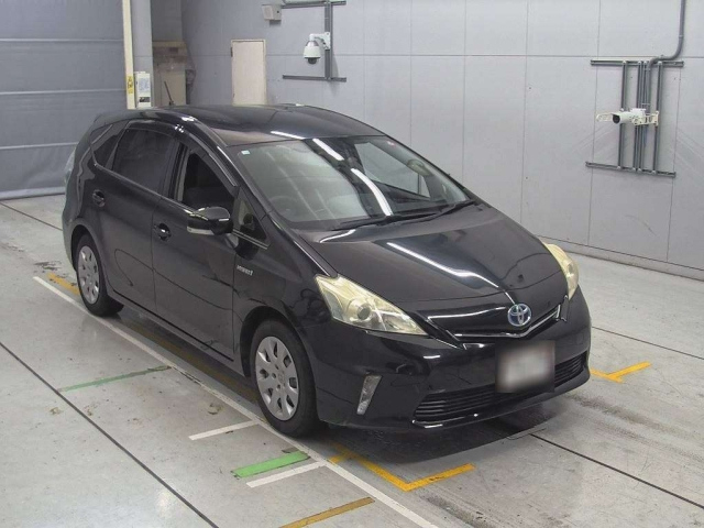 TOYOTA PRIUS ALPHA 2013