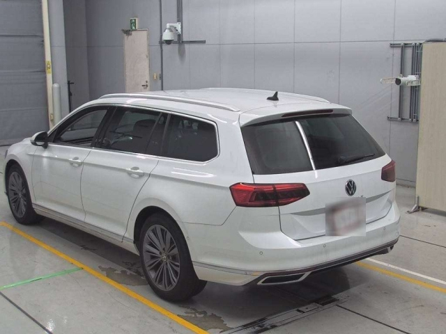 VOLKSWAGEN PASSAT VARIANT 2022