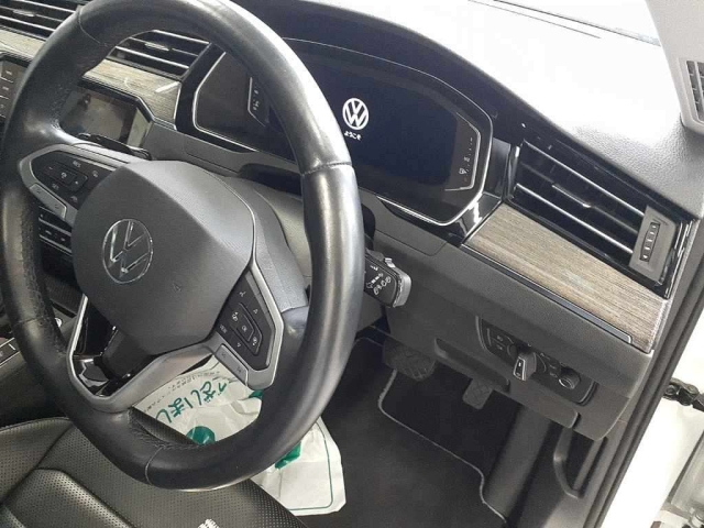 VOLKSWAGEN PASSAT VARIANT 2022
