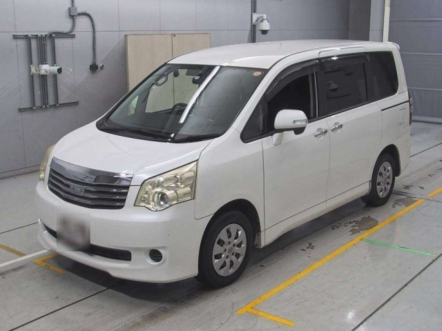 TOYOTA NOAH 2012