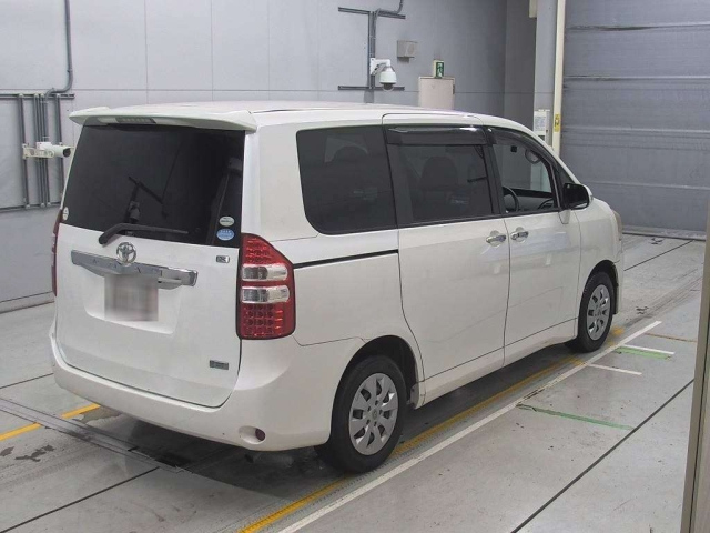 TOYOTA NOAH 2012