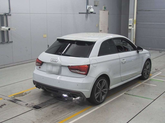 AUDI S1 2015