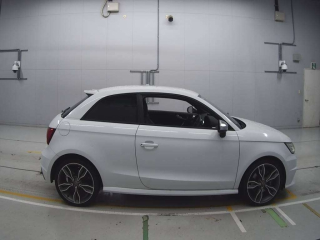 AUDI S1 2015