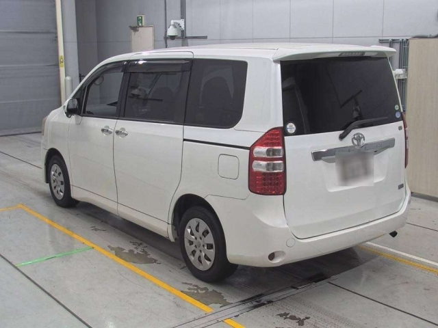 TOYOTA NOAH 2012