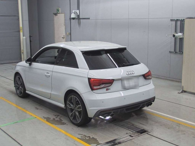 AUDI S1 2015
