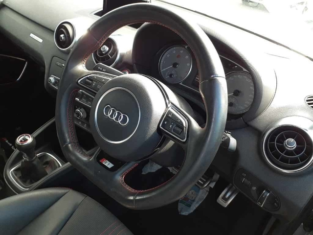 AUDI S1 2015