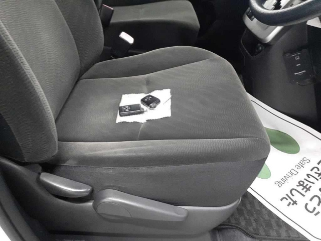 TOYOTA NOAH 2012