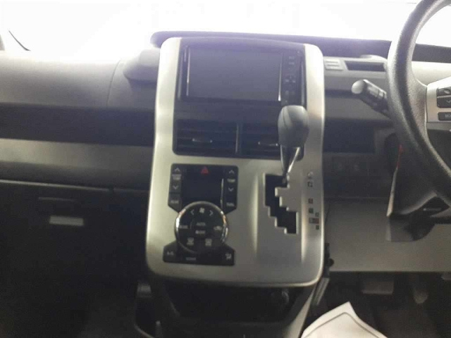 TOYOTA NOAH 2012