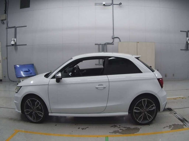 AUDI S1 2015