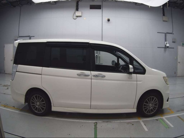 HONDA STEP WAGON 2011