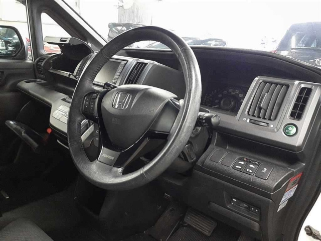 HONDA STEP WAGON 2011