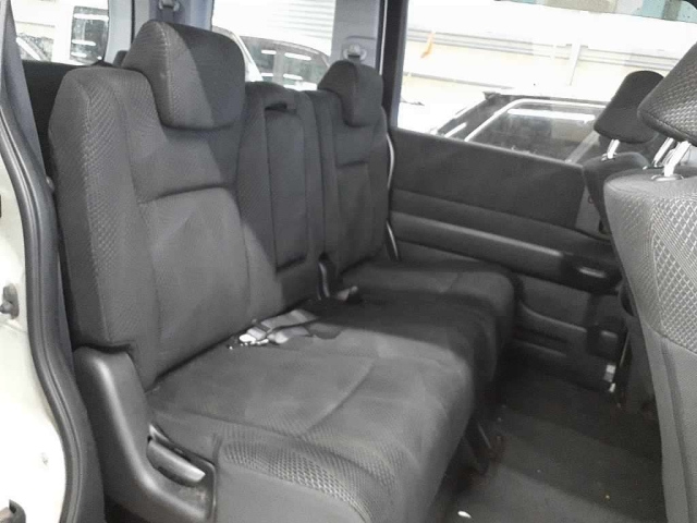 HONDA STEP WAGON 2011