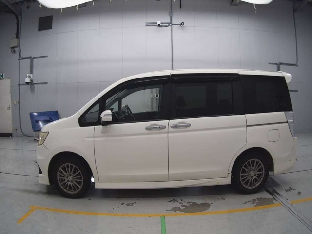 HONDA STEP WAGON 2011