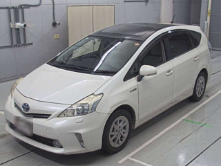 TOYOTA PRIUS ALPHA 2013