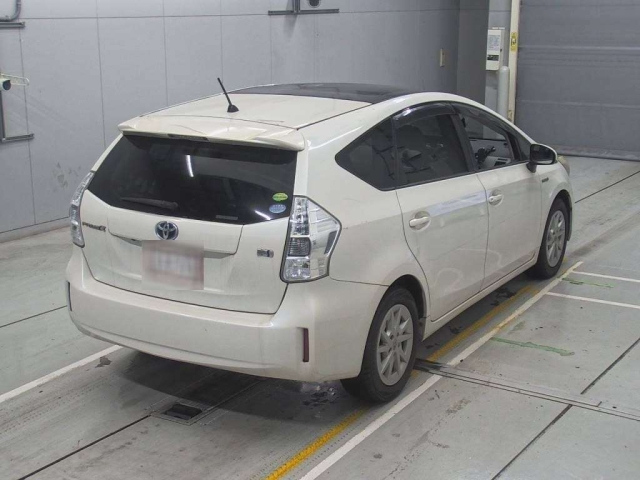 TOYOTA PRIUS ALPHA 2013