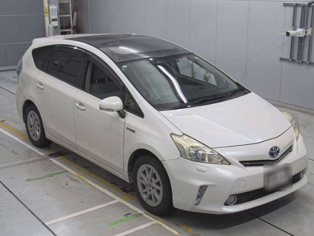 TOYOTA PRIUS ALPHA 2013