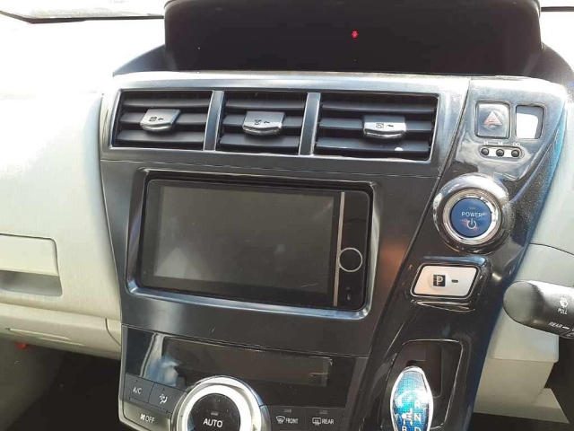 TOYOTA PRIUS ALPHA 2013