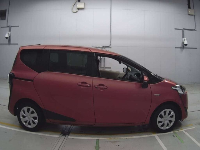 TOYOTA SIENTA 2017