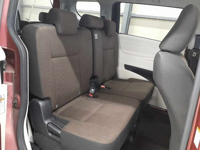 TOYOTA SIENTA 2017
