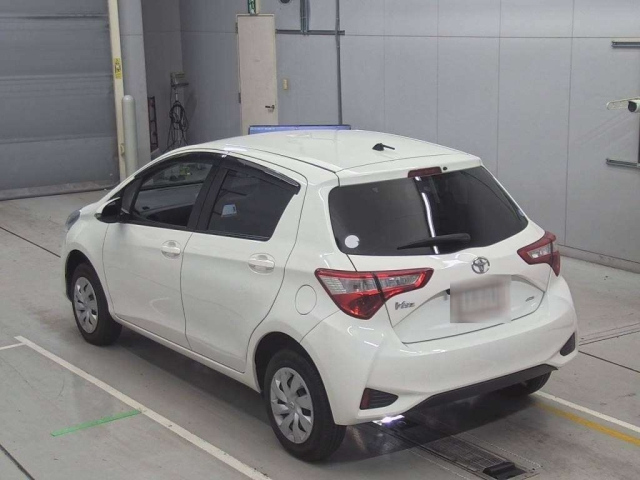 TOYOTA VITZ 2018