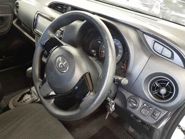 TOYOTA VITZ 2018