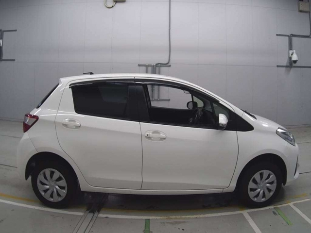 TOYOTA VITZ 2018
