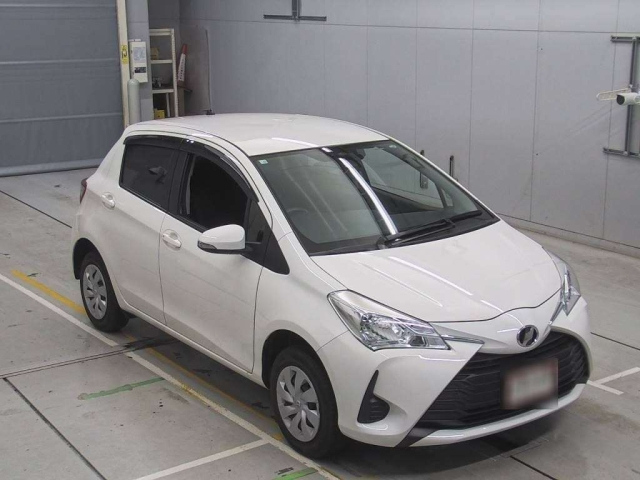 TOYOTA VITZ 2018