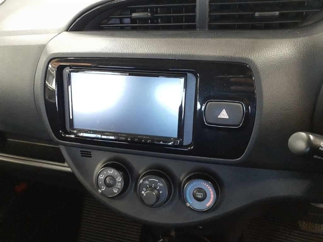 TOYOTA VITZ 2018