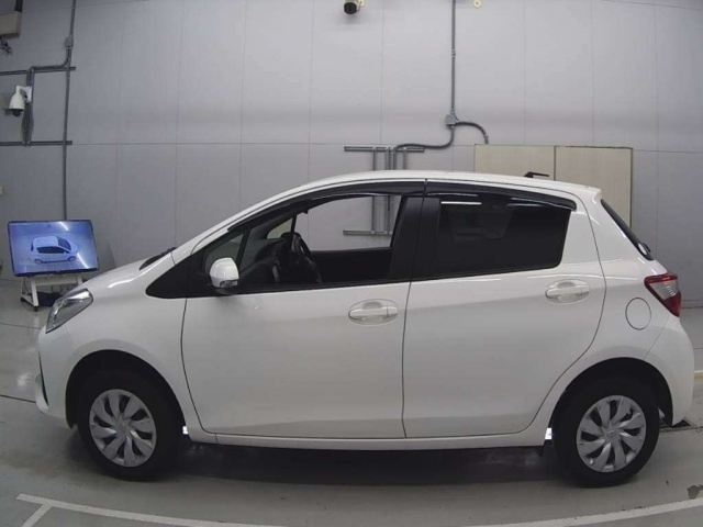TOYOTA VITZ 2018