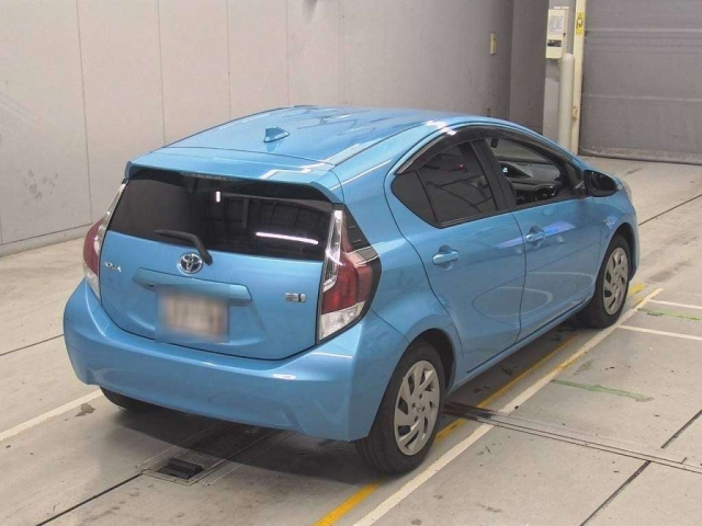 TOYOTA AQUA 2015