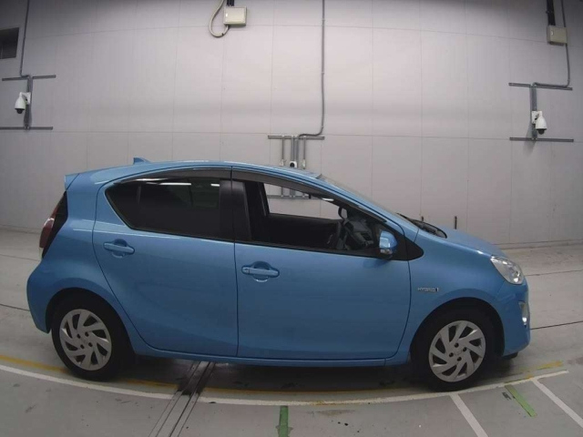 TOYOTA AQUA 2015