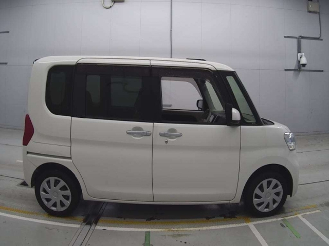 DAIHATSU TANTO 2015