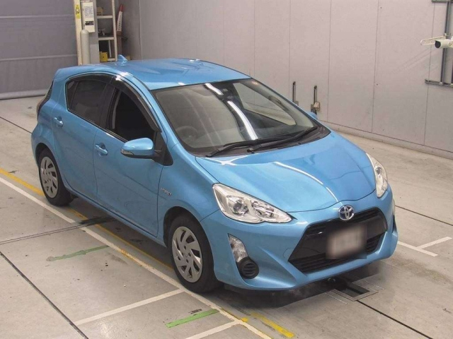TOYOTA AQUA 2015