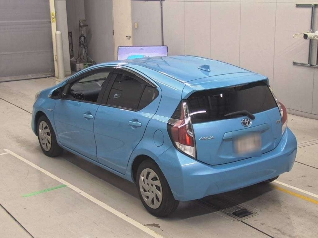 TOYOTA AQUA 2015